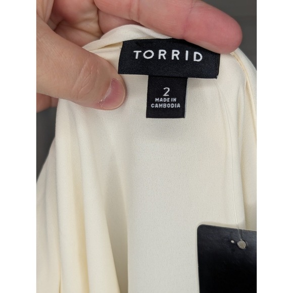 Torrid Asymetrical Top Blouse 'Winter White' Ivory Cream L/S Womens 2X NWT - Picture 8 of 10